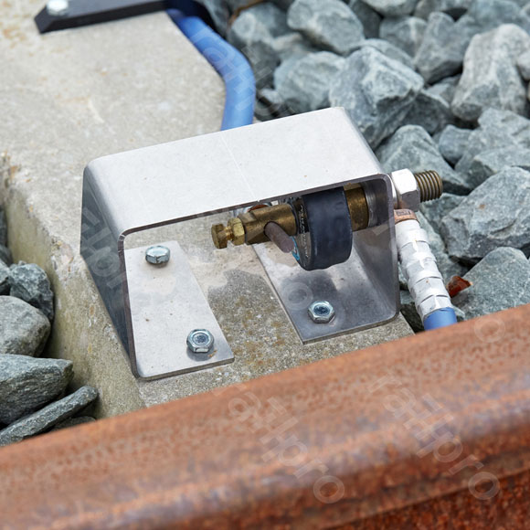 Bracket, flashover safety (concrete)